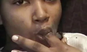 Omuwala Omuyindi ayo ...